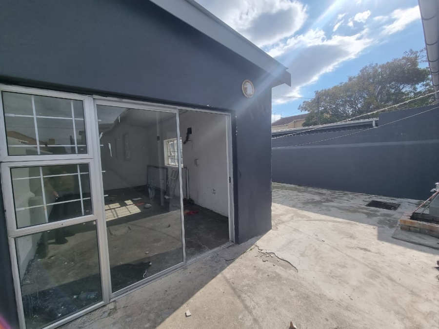 To Let 2 Bedroom Property for Rent in Lansdowne Western Cape